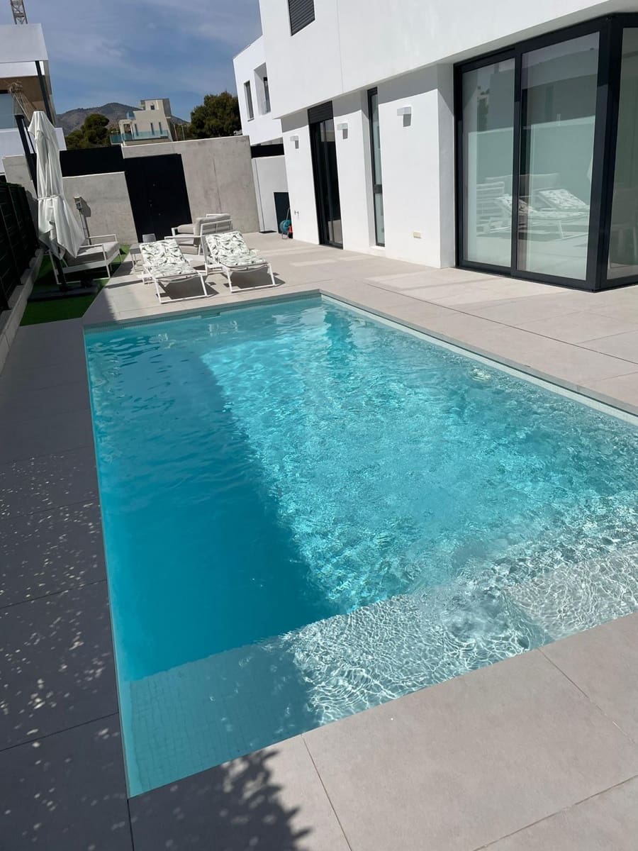 3 bedroom Villa for sale in Finestrat with pool - € 780,000 (Ref: 8333867)