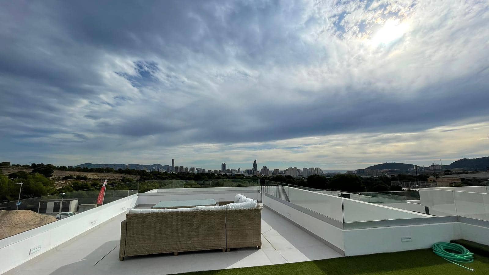 3 bedroom Villa for sale in Finestrat with pool - € 780,000 (Ref: 8333867)