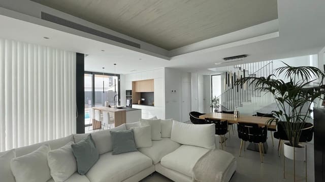 3 bedroom Villa for sale in Finestrat with pool - € 780,000 (Ref: 8333867)