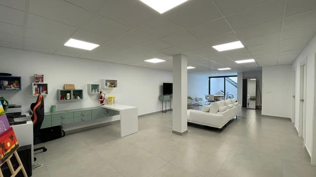 3 bedroom Villa for sale in Finestrat with pool - € 780,000 (Ref: 8333867)