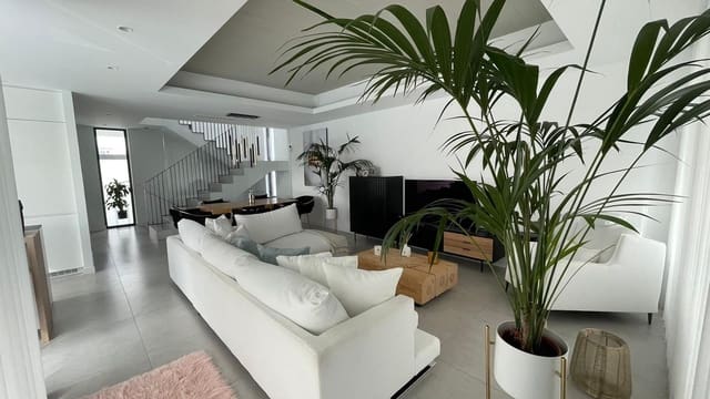 3 bedroom Villa for sale in Finestrat with pool - € 780,000 (Ref: 8333867)