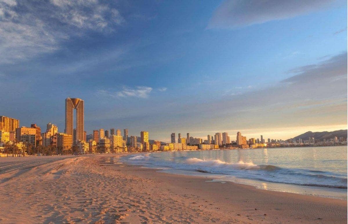 2 bedroom Apartment for sale in Benidorm with pool - € 525,000 (Ref: 8421297)