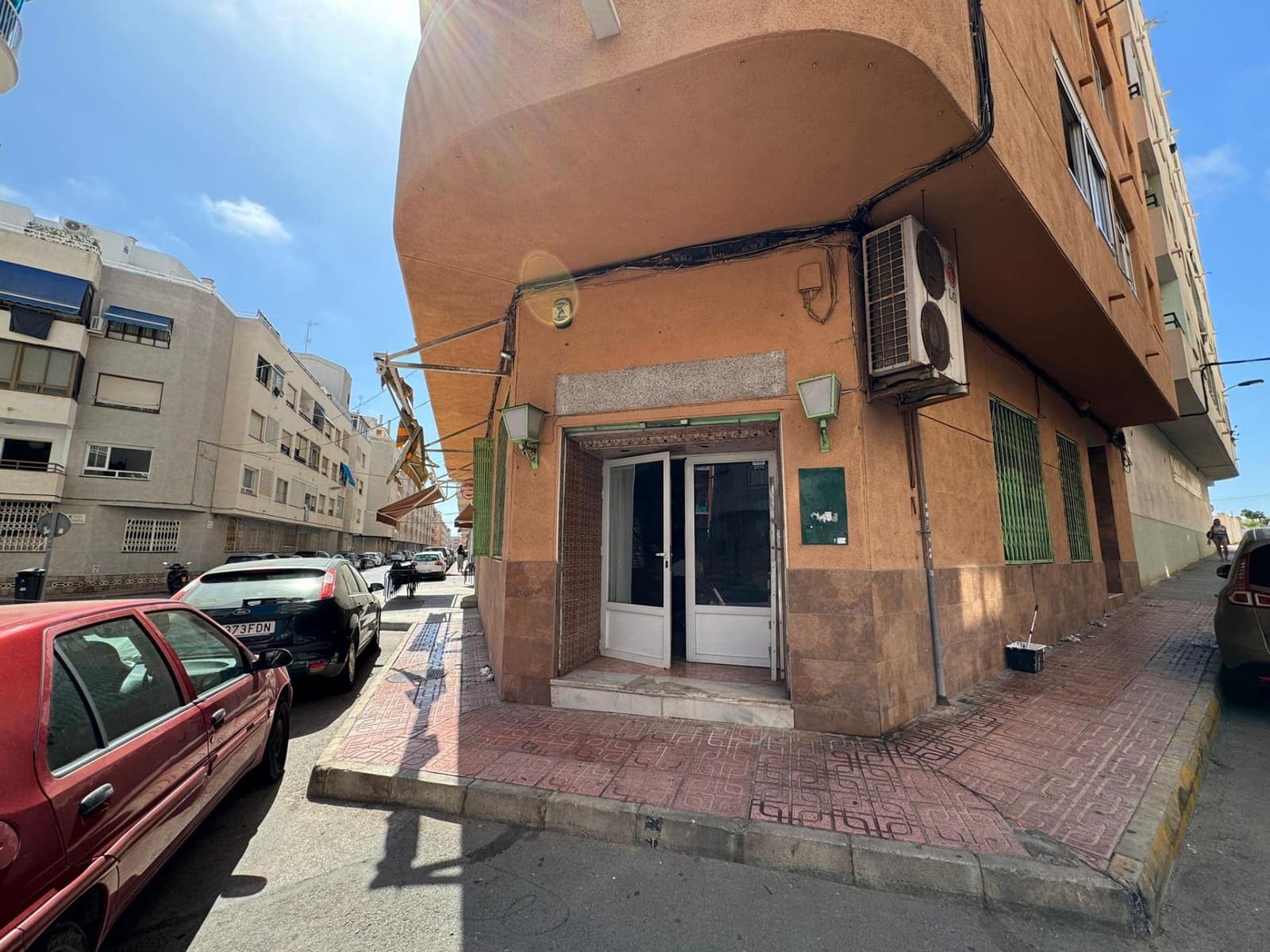 Local Comercial en Torrevieja en venta - 180.000 € (Ref: 8445881)