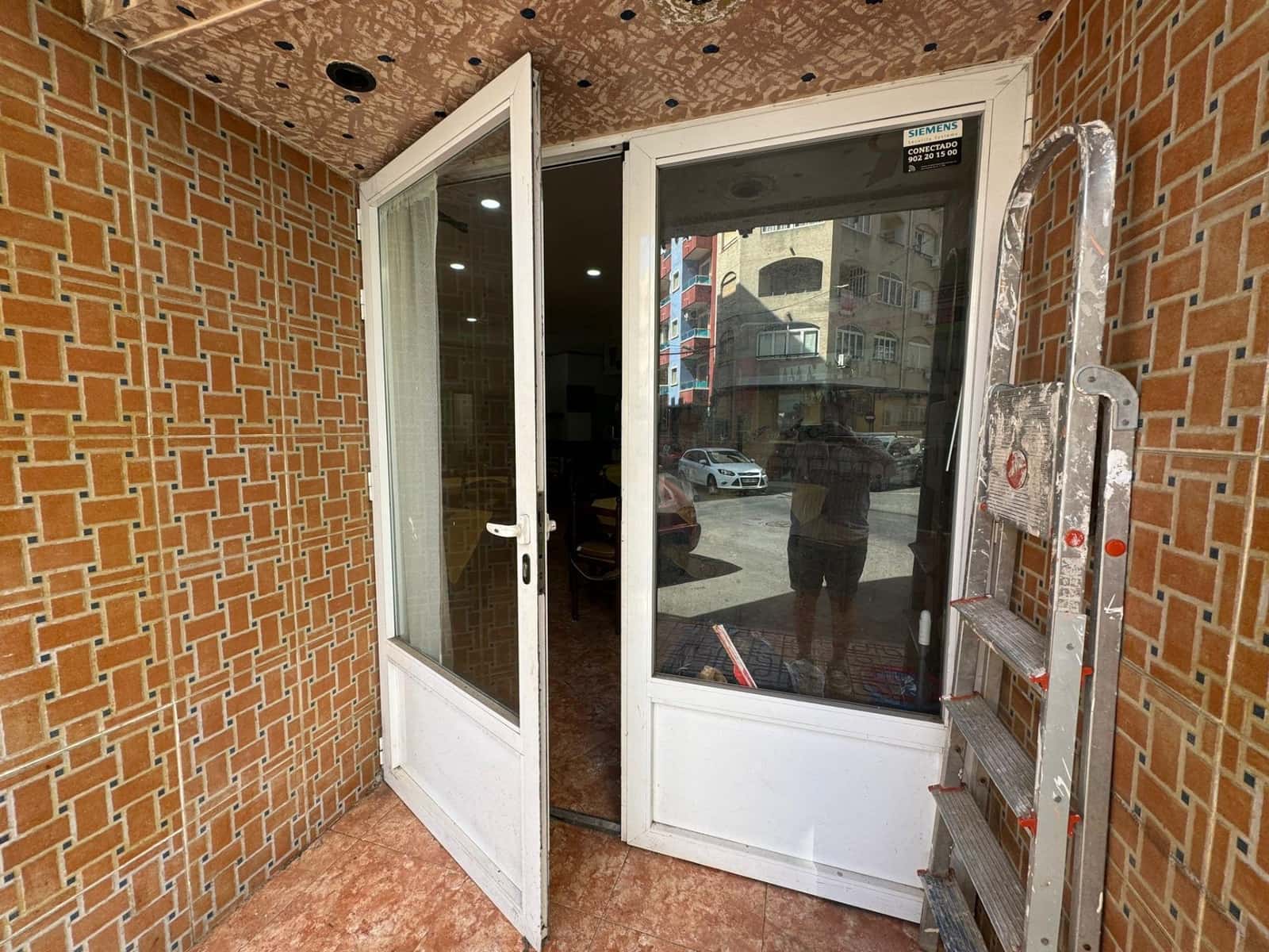 Local Comercial en Torrevieja en venta - 180.000 € (Ref: 8445881)