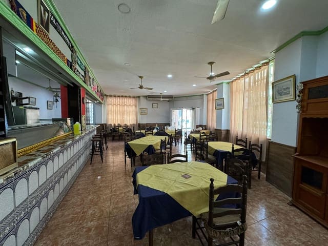 Local Comercial en Torrevieja en venta - 180.000 € (Ref: 8445881)