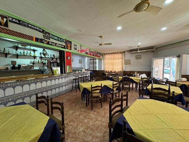 Local Comercial en Torrevieja en venta - 180.000 € (Ref: 8445881)