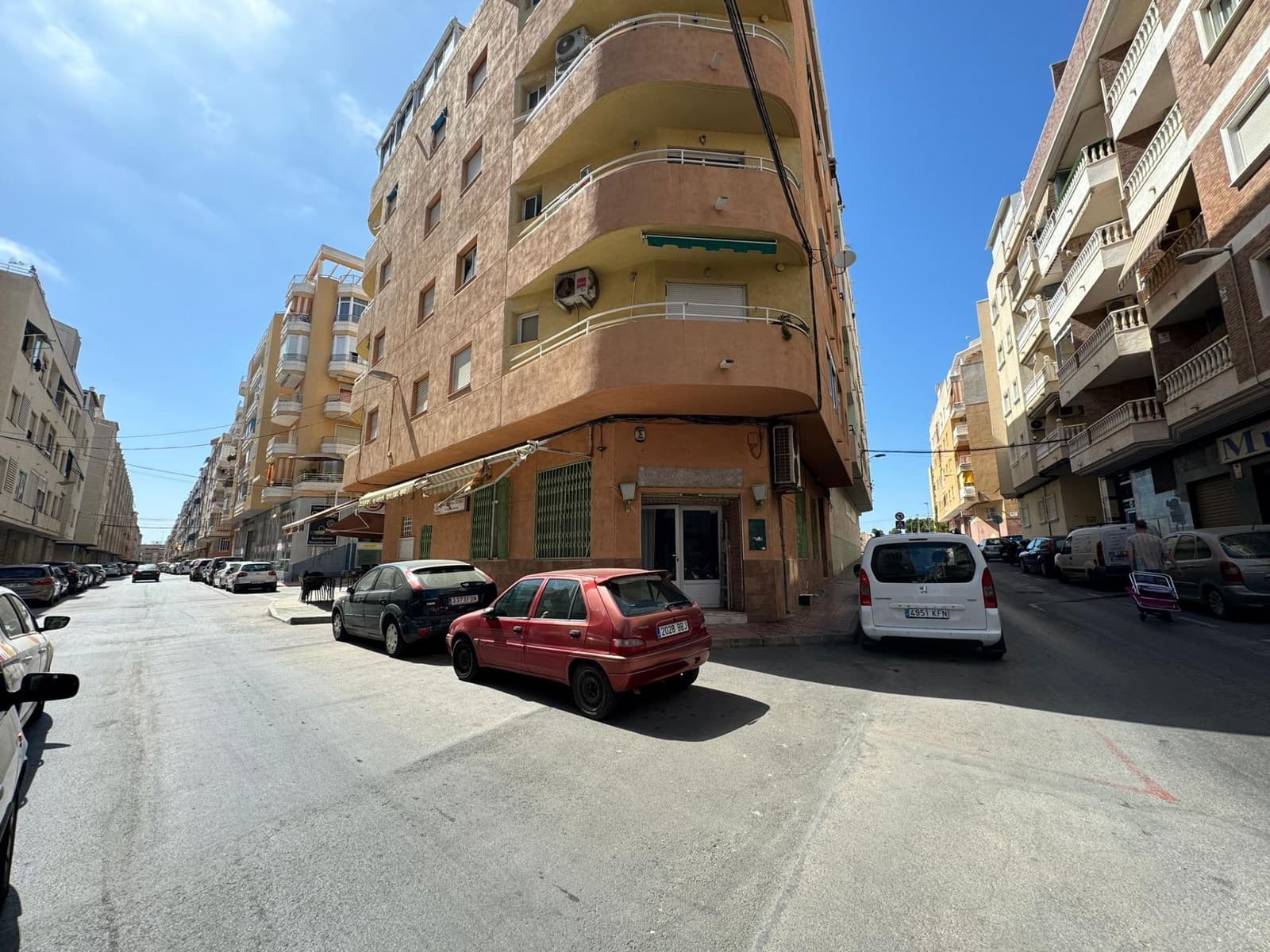 Local Comercial en Torrevieja en venta - 180.000 € (Ref: 8445881)