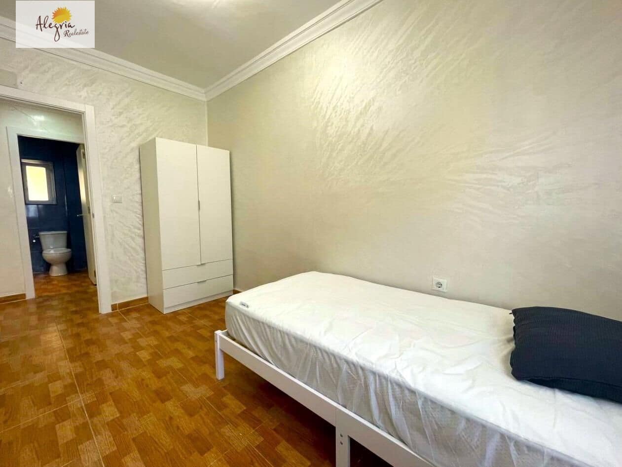 3 soveværelse Lejlighed til salg i Alicante by - € 125.000 (Ref: 8460224)