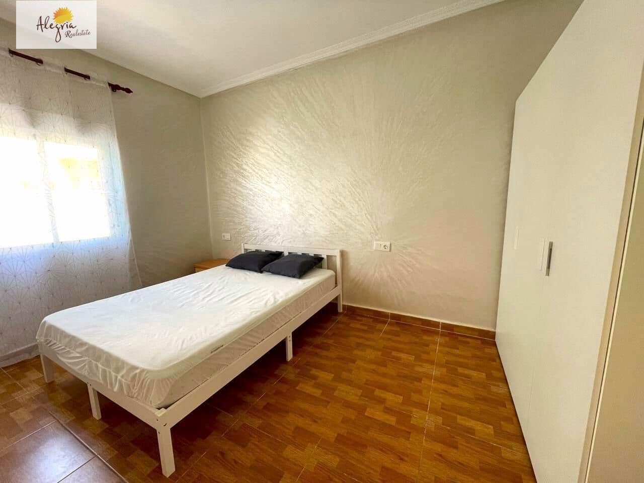 3 soveværelse Lejlighed til salg i Alicante by - € 125.000 (Ref: 8460224)