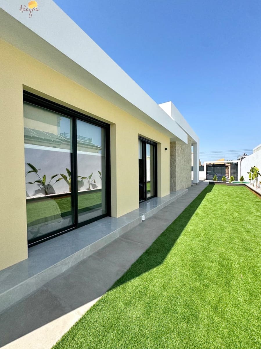 3 slaapkamer Villa te koop in La Siesta met garage - € 615.000 (Ref: 8468083)