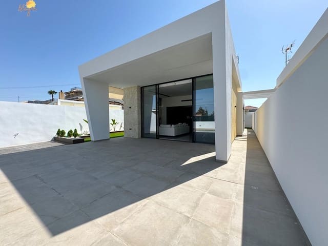 Chalet de 3 habitaciones en La Siesta, Torrevieja en venta con garaje - 615.000 € (Ref: 8468083)