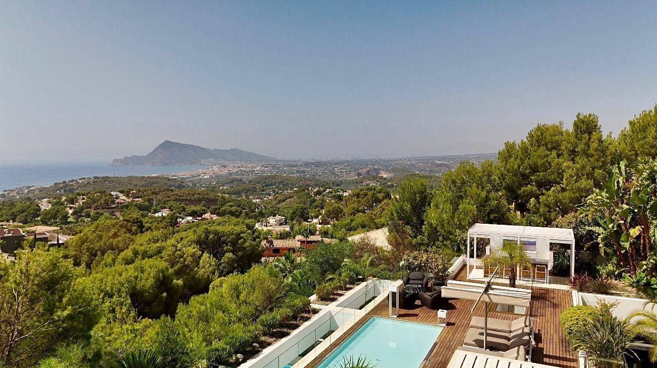 4 bedroom Villa for sale in Altea with pool - € 2,800,000 (Ref: 8479340)
