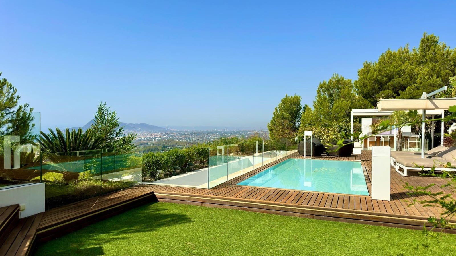 4 bedroom Villa for sale in Altea with pool - € 2,800,000 (Ref: 8479340)
