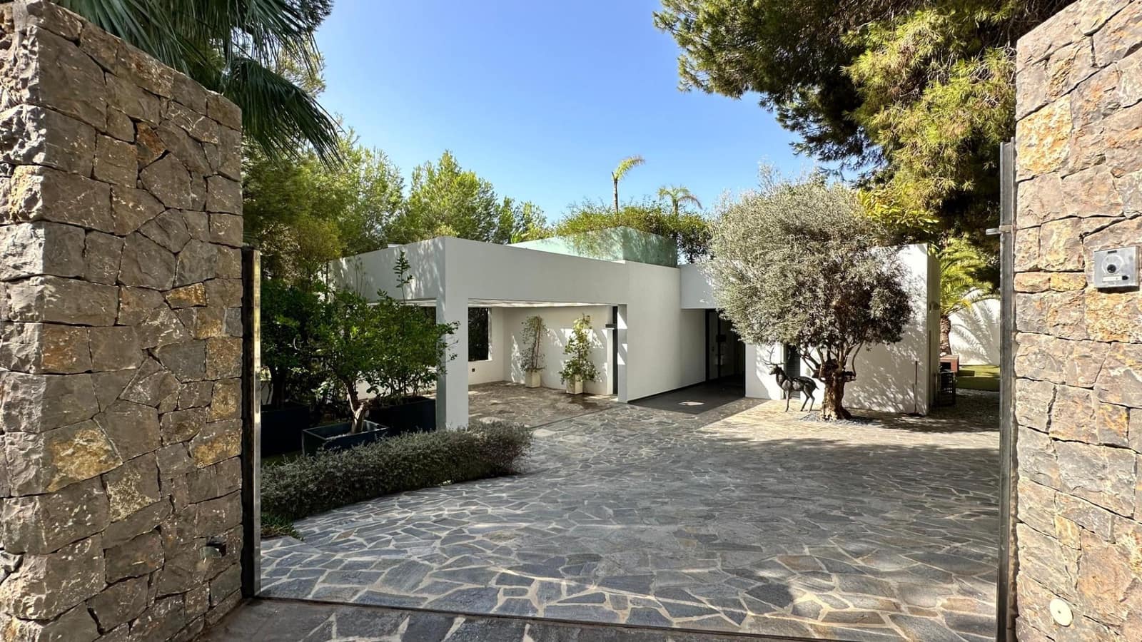 4 bedroom Villa for sale in Altea with pool - € 2,800,000 (Ref: 8479340)