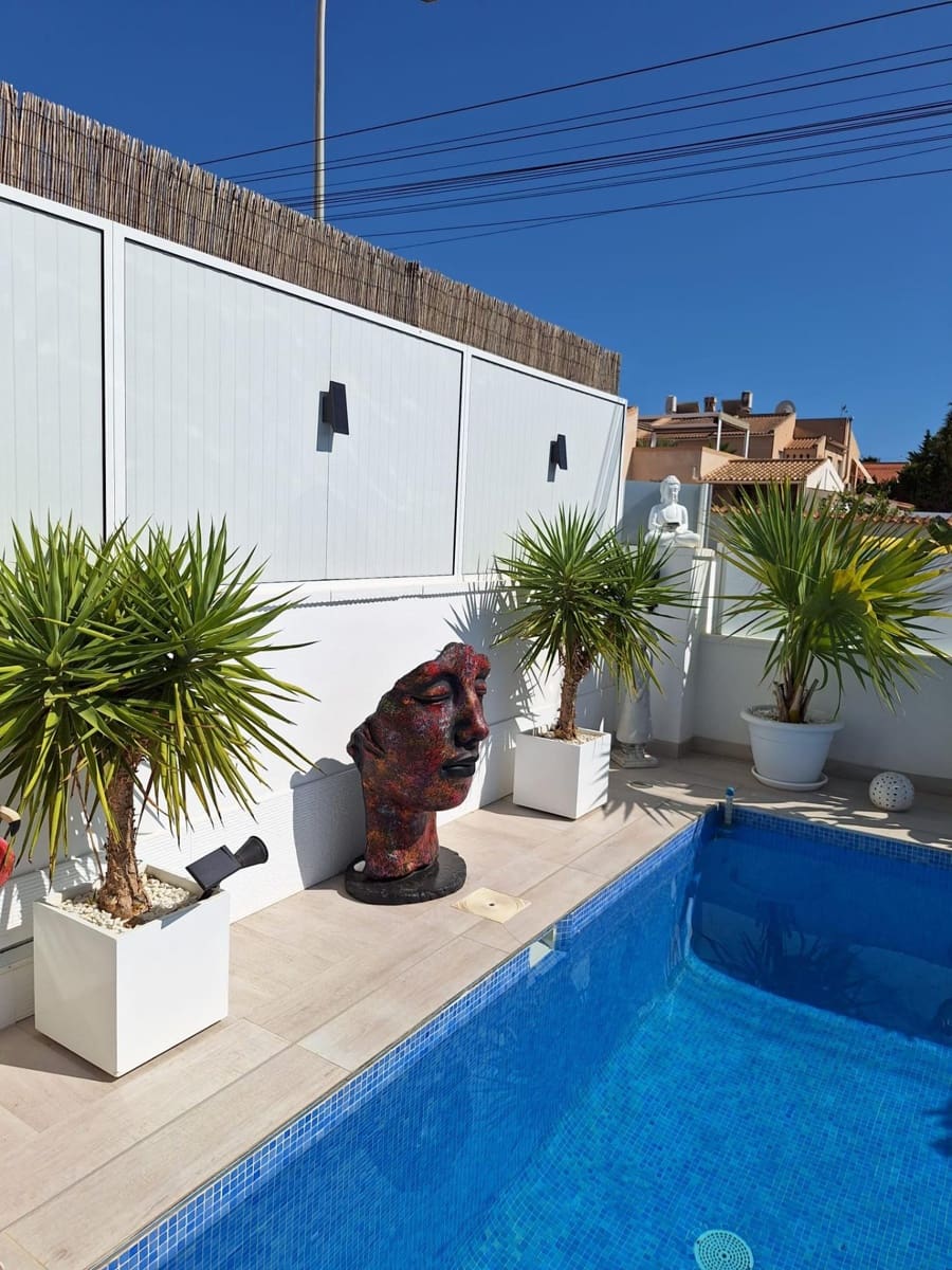 3 soverom Villa til salgs i La Siesta med svømmebasseng garasje - € 594 000 (Ref: 8526723)