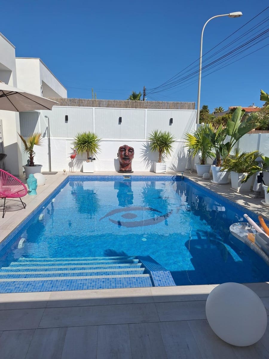 3 soverom Villa til salgs i La Siesta med svømmebasseng garasje - € 594 000 (Ref: 8526723)