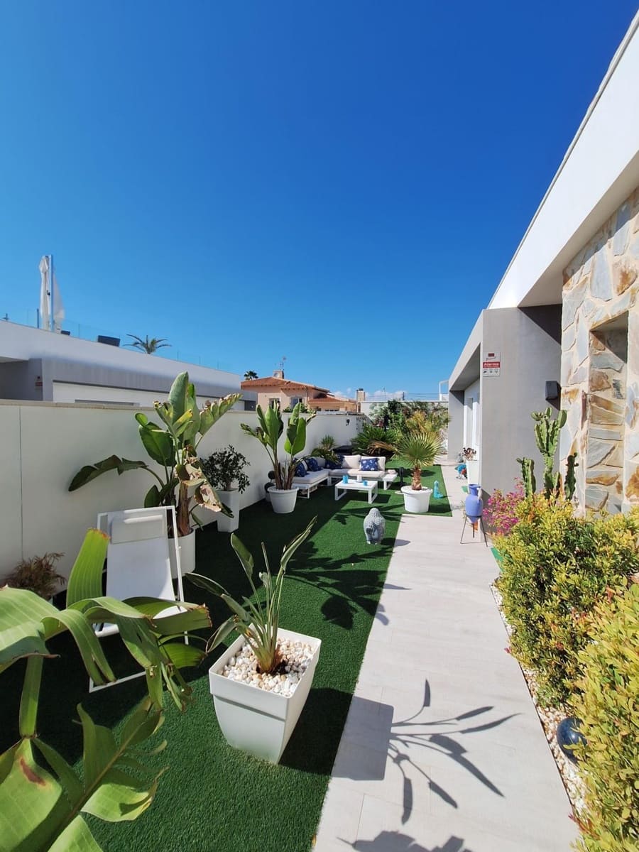 3 soverom Villa til salgs i La Siesta med svømmebasseng garasje - € 594 000 (Ref: 8526723)