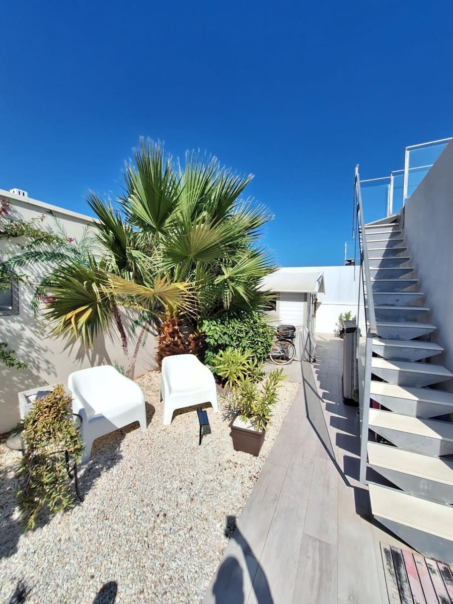 3 soverom Villa til salgs i La Siesta med svømmebasseng garasje - € 594 000 (Ref: 8526723)