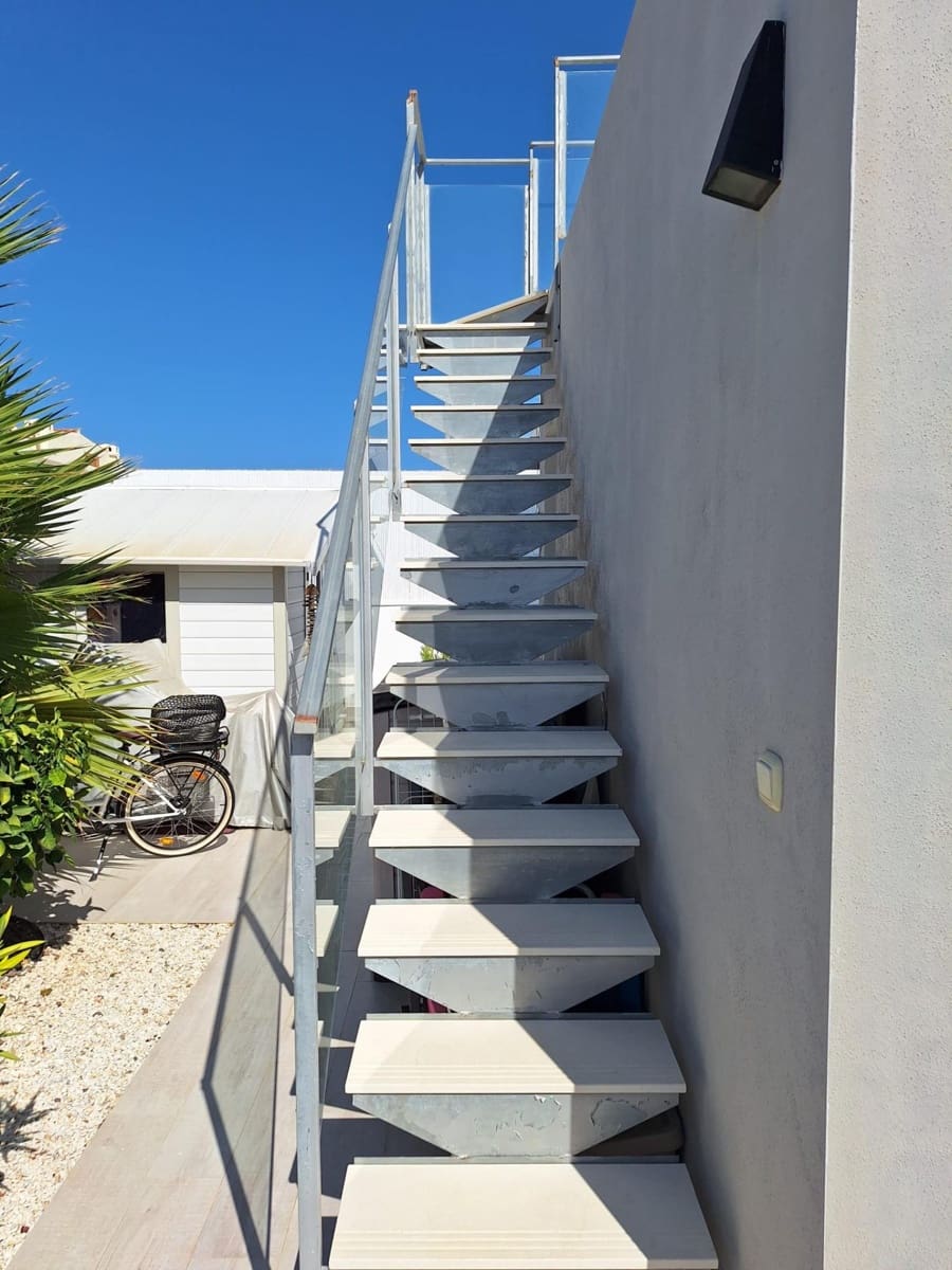 3 soverom Villa til salgs i La Siesta med svømmebasseng garasje - € 594 000 (Ref: 8526723)