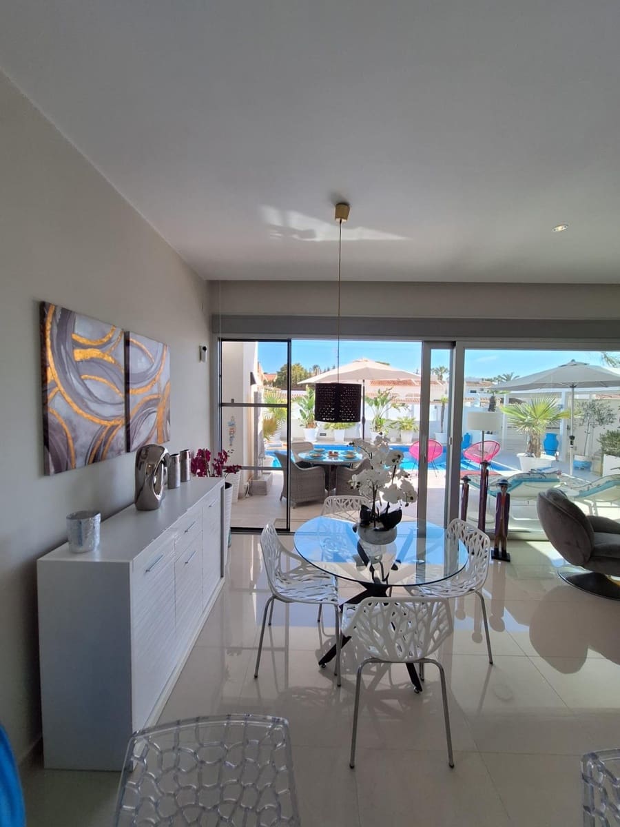 3 soverom Villa til salgs i La Siesta med svømmebasseng garasje - € 594 000 (Ref: 8526723)