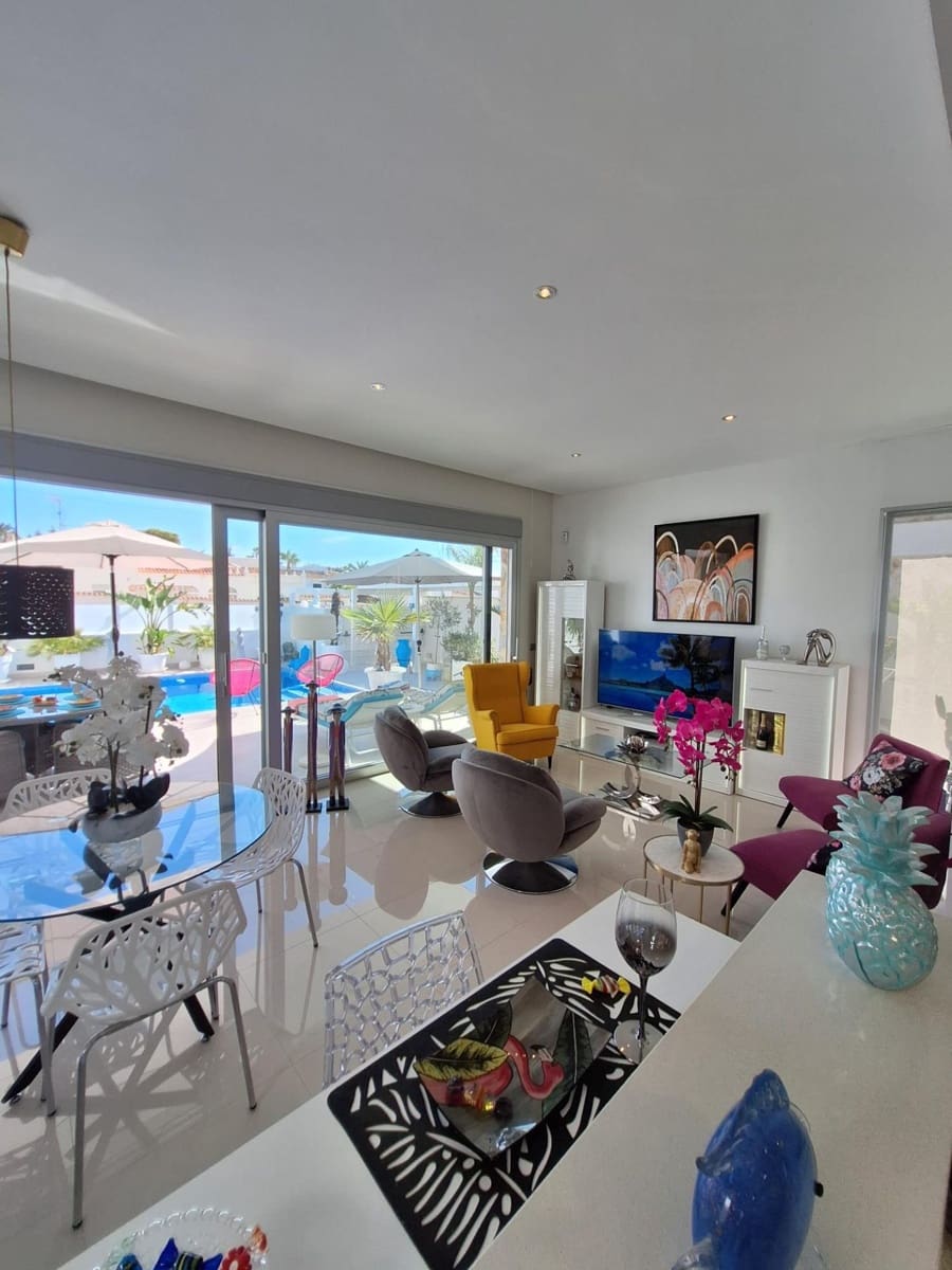 3 soverom Villa til salgs i La Siesta med svømmebasseng garasje - € 594 000 (Ref: 8526723)