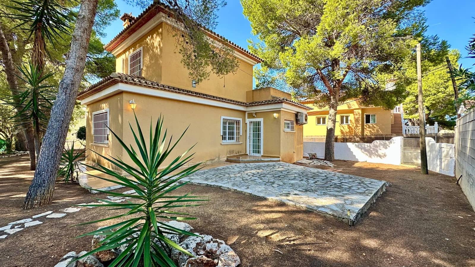 3 bedroom Villa for sale in Denia with garage - € 750,000 (Ref: 8538832)