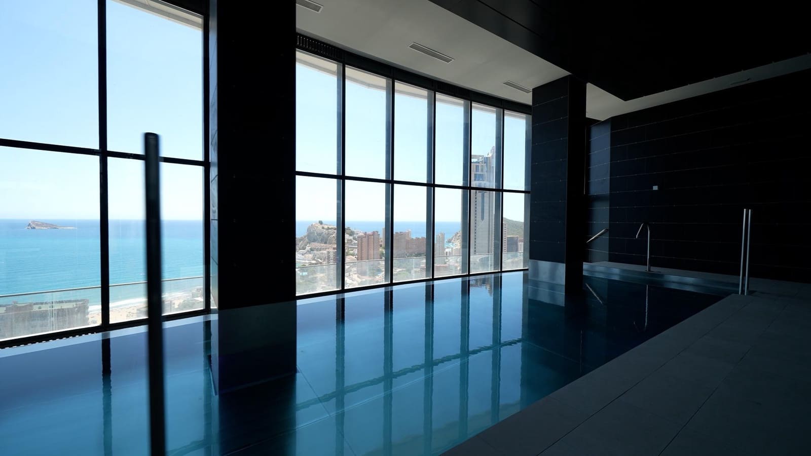 2 soveværelse Lejlighed til salg i Benidorm med swimmingpool garage - € 599.000 (Ref: 8568306)