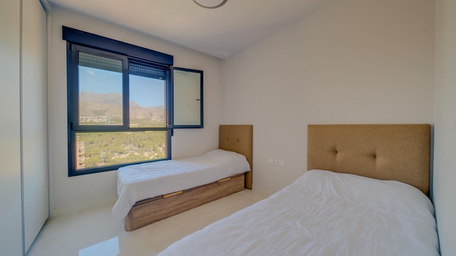 2 soveværelse Lejlighed til salg i Benidorm med swimmingpool garage - € 599.000 (Ref: 8568306)