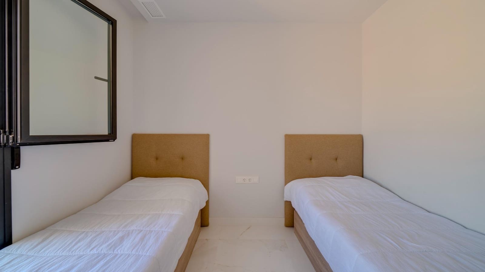 2 soveværelse Lejlighed til salg i Benidorm med swimmingpool garage - € 599.000 (Ref: 8568306)