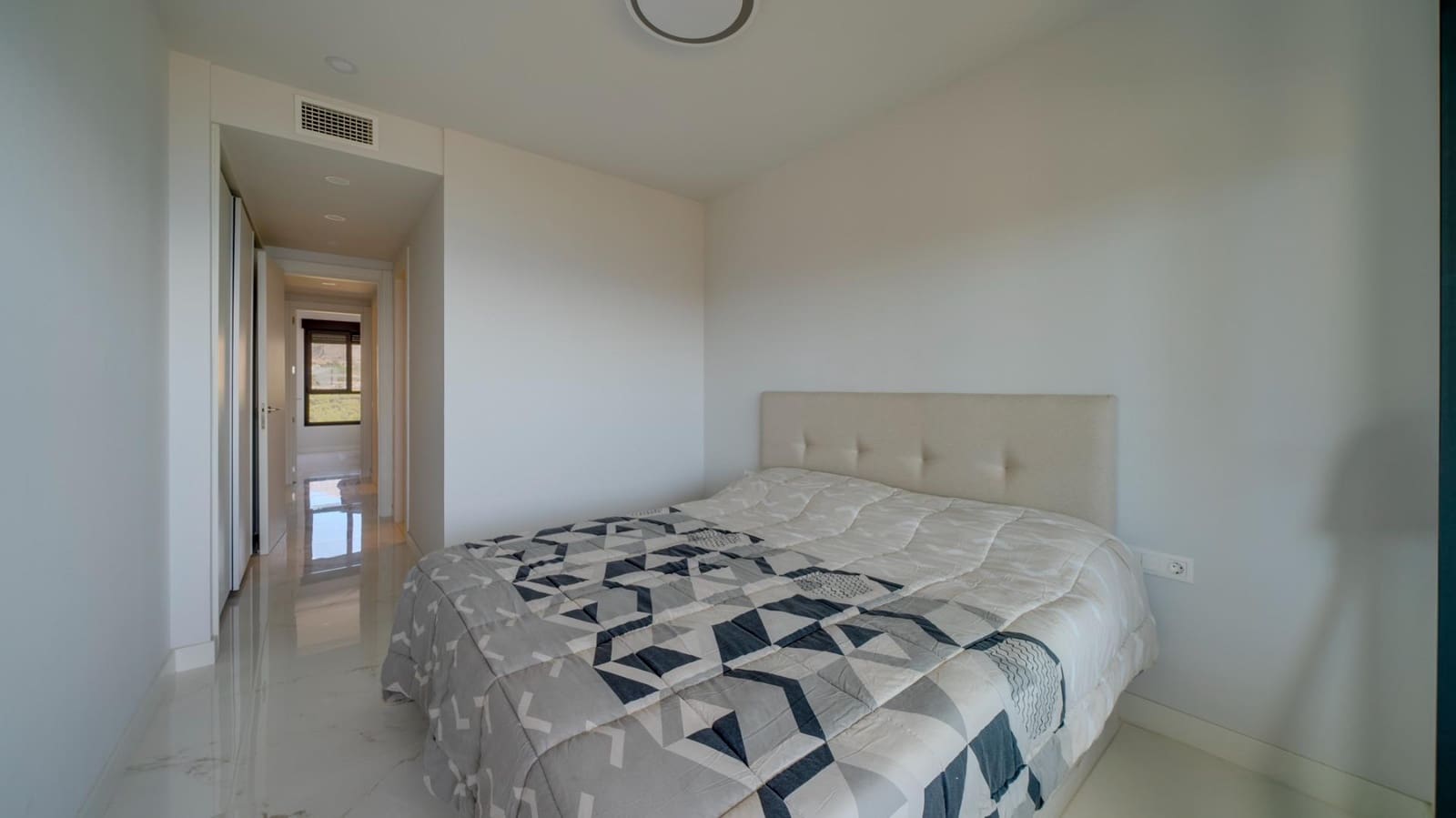 2 soveværelse Lejlighed til salg i Benidorm med swimmingpool garage - € 599.000 (Ref: 8568306)