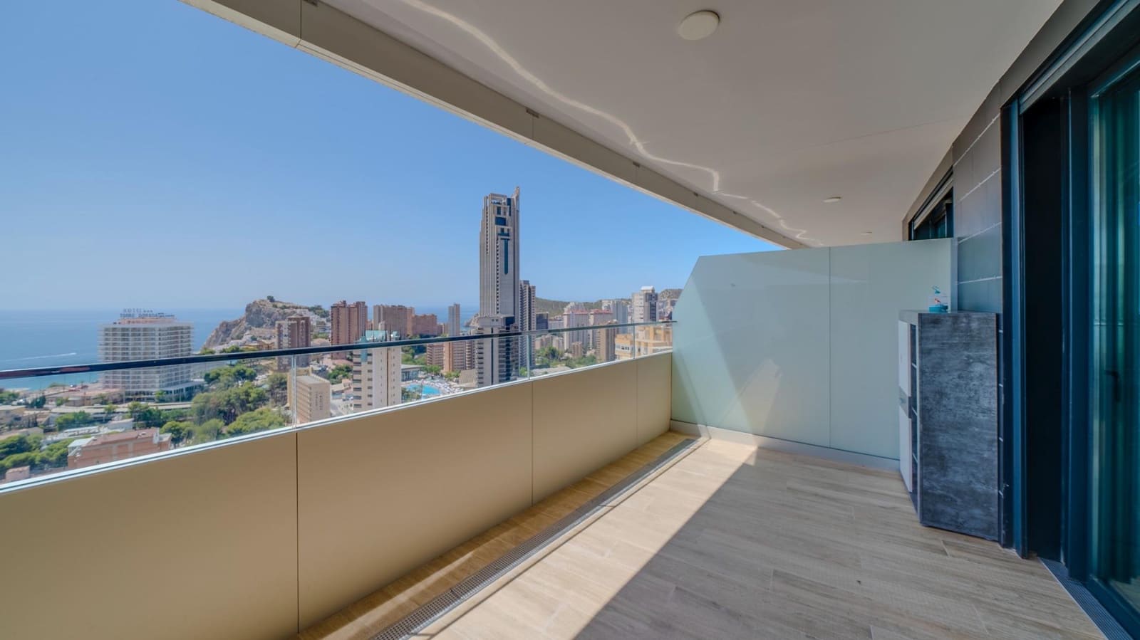 2 soveværelse Lejlighed til salg i Benidorm med swimmingpool garage - € 599.000 (Ref: 8568306)