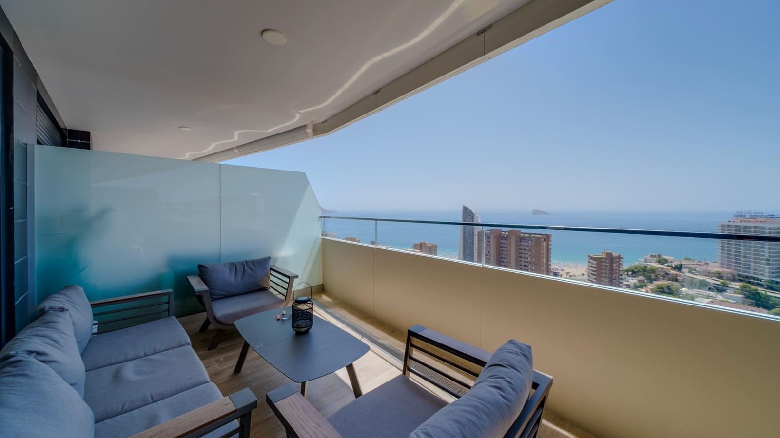 2 soveværelse Lejlighed til salg i Benidorm med swimmingpool garage - € 599.000 (Ref: 8568306)