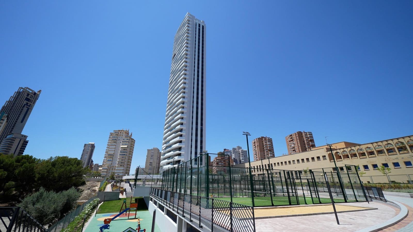 2 soveværelse Lejlighed til salg i Benidorm med swimmingpool garage - € 599.000 (Ref: 8568306)