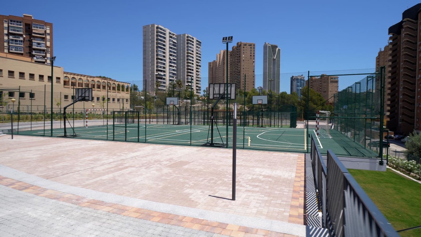 2 soveværelse Lejlighed til salg i Benidorm med swimmingpool garage - € 599.000 (Ref: 8568306)