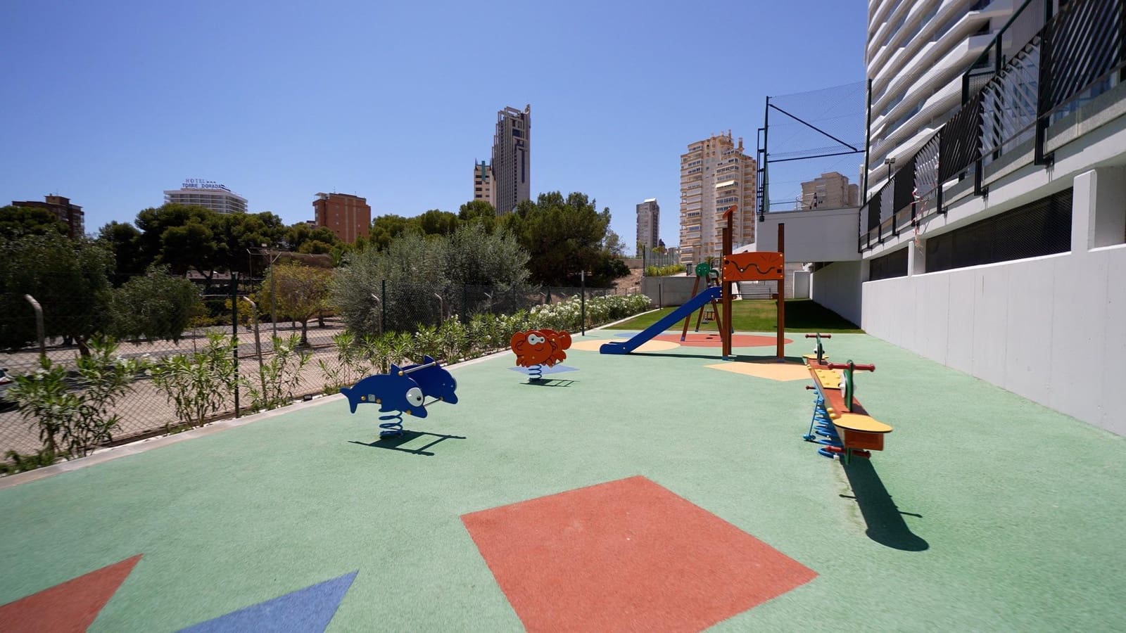 2 soveværelse Lejlighed til salg i Benidorm med swimmingpool garage - € 599.000 (Ref: 8568306)