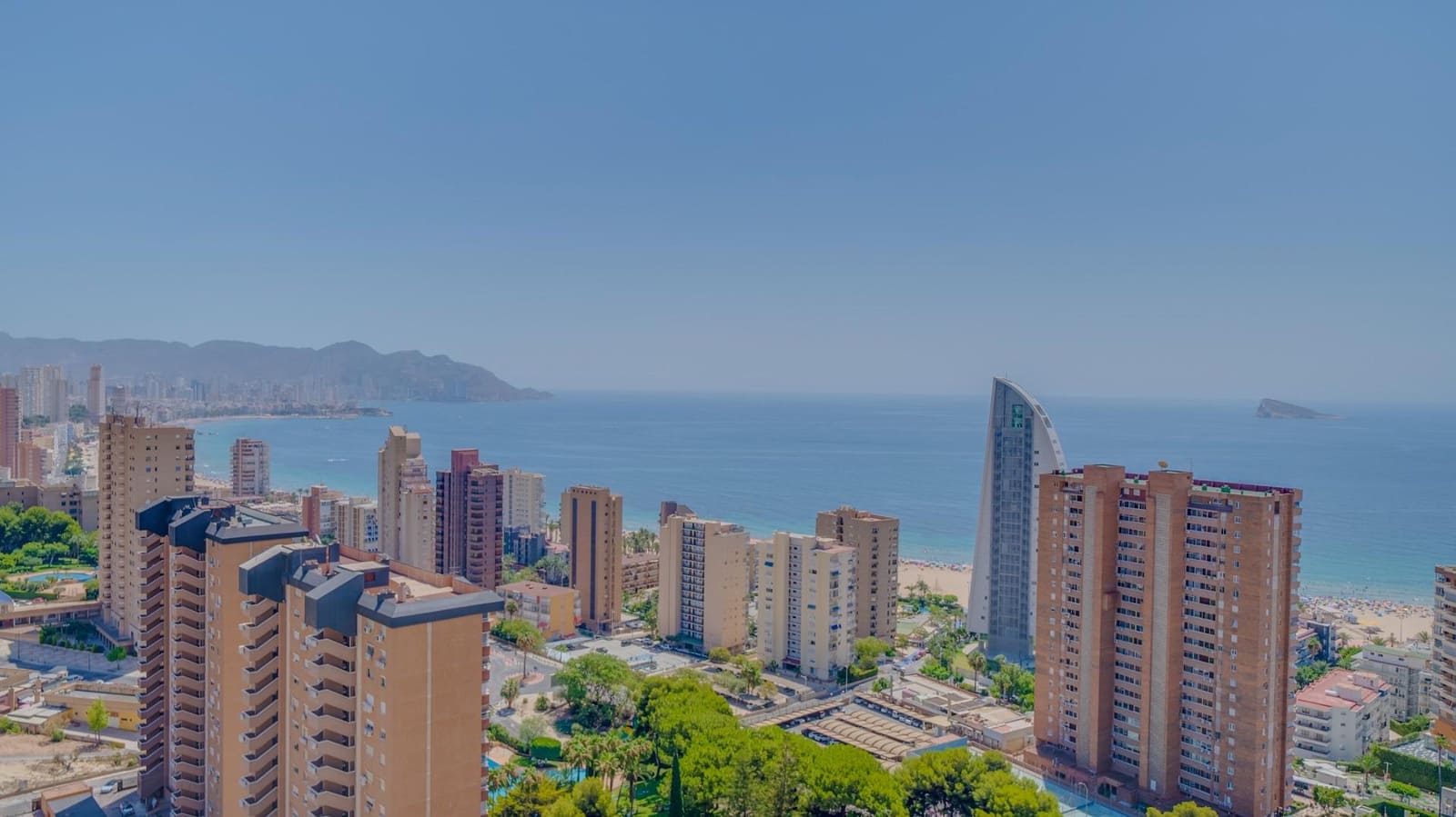 2 soveværelse Lejlighed til salg i Benidorm med swimmingpool garage - € 599.000 (Ref: 8568306)