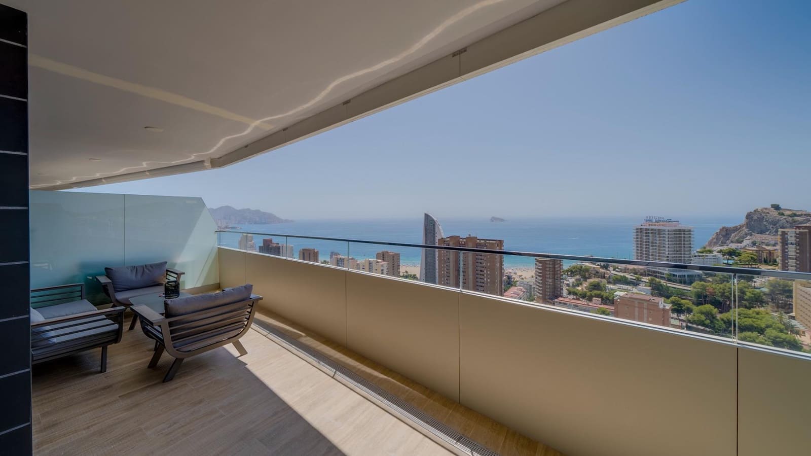 2 soveværelse Lejlighed til salg i Benidorm med swimmingpool garage - € 599.000 (Ref: 8568306)