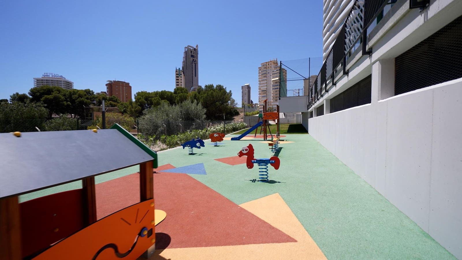 2 soveværelse Lejlighed til salg i Benidorm med swimmingpool garage - € 599.000 (Ref: 8568306)