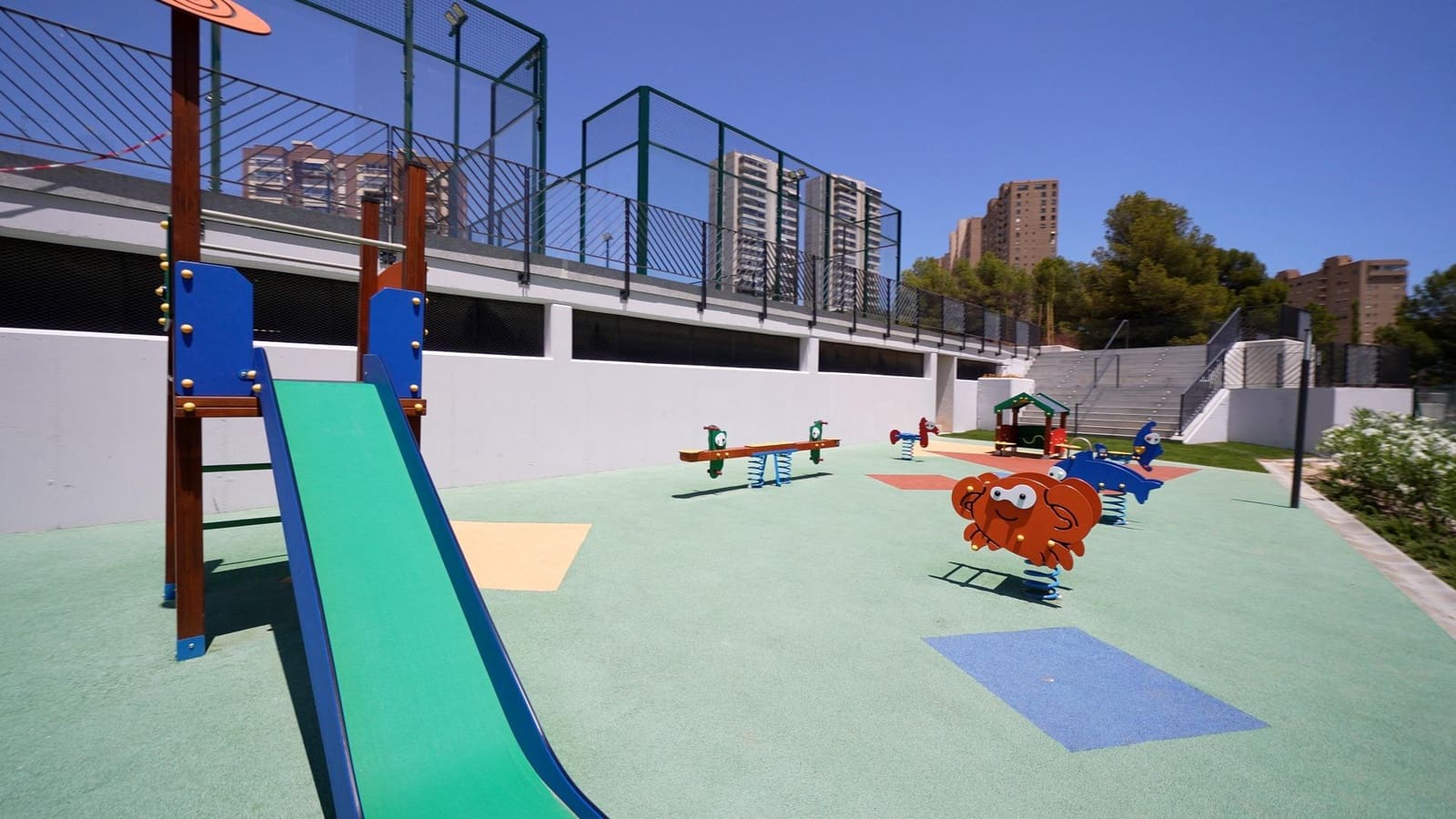 2 soveværelse Lejlighed til salg i Benidorm med swimmingpool garage - € 599.000 (Ref: 8568306)