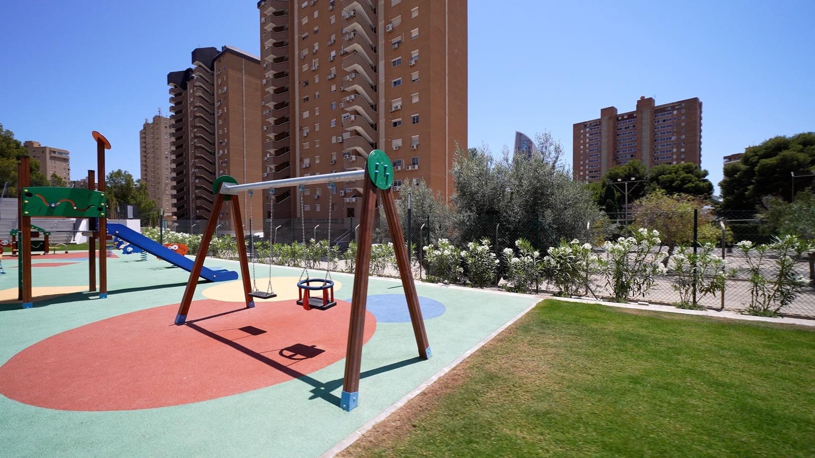 2 soveværelse Lejlighed til salg i Benidorm med swimmingpool garage - € 599.000 (Ref: 8568306)