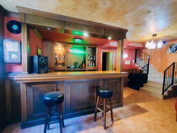 6 bedroom Villa for sale in Aguas Nuevas with pool - € 549,900 (Ref: 8595325)