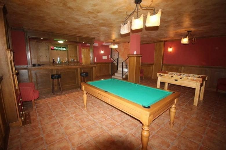 6 bedroom Villa for sale in Aguas Nuevas with pool - € 549,900 (Ref: 8595325)