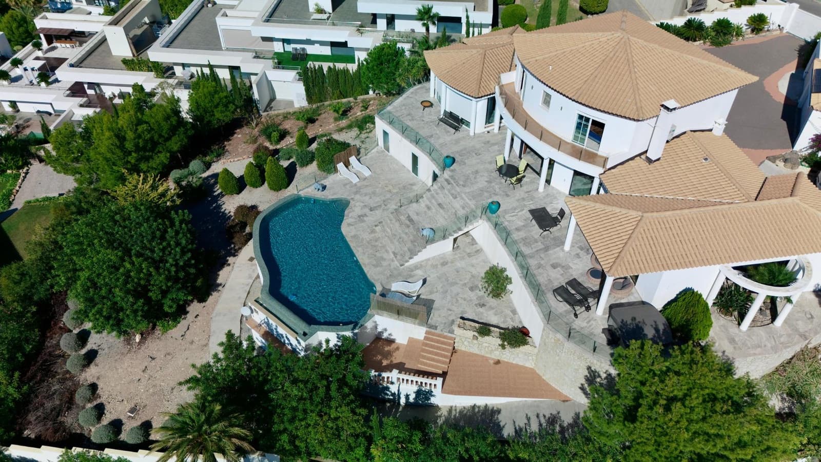 4 bedroom Villa for sale in Altea with pool garage - € 2,500,000 (Ref: 8599888)