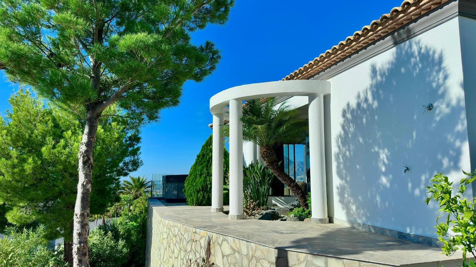4 bedroom Villa for sale in Altea with pool garage - € 2,500,000 (Ref: 8599888)