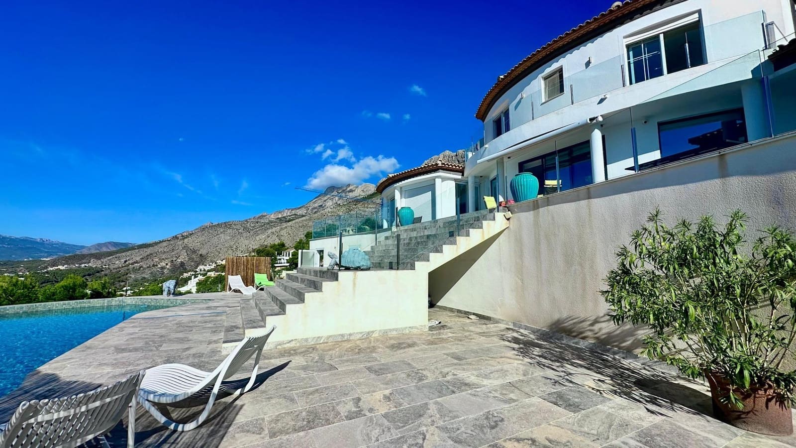 4 bedroom Villa for sale in Altea with pool garage - € 2,500,000 (Ref: 8599888)