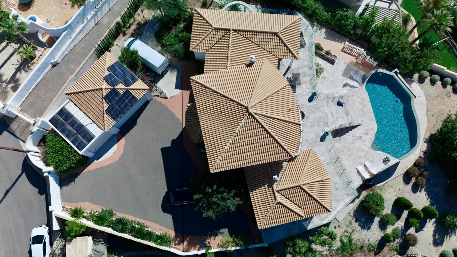 4 bedroom Villa for sale in Altea with pool garage - € 2,500,000 (Ref: 8599888)