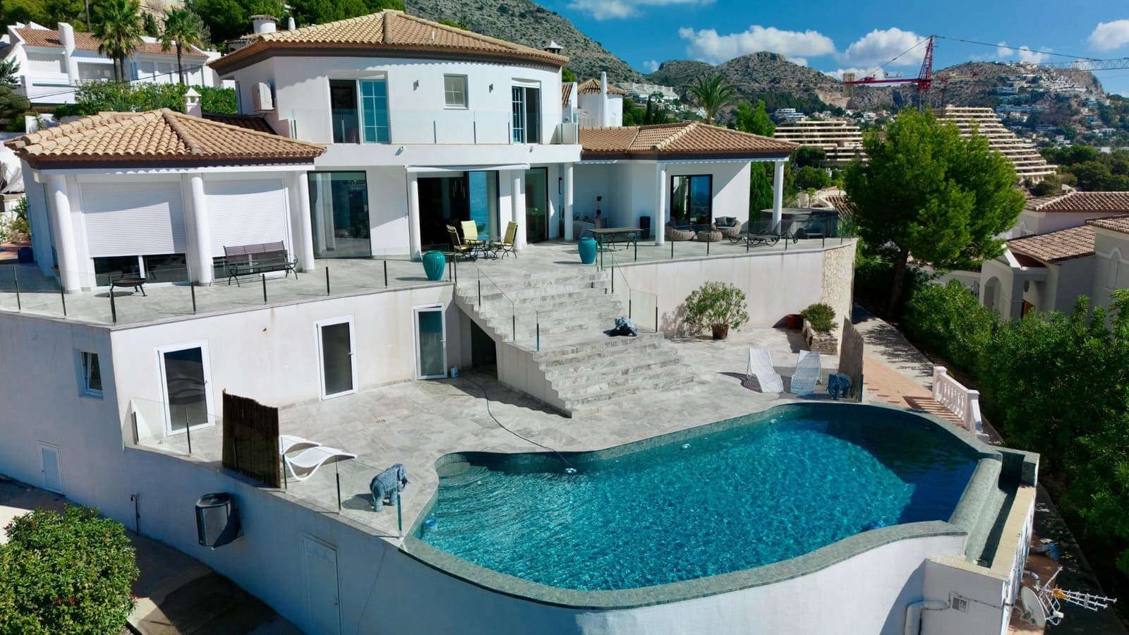 4 bedroom Villa for sale in Altea with pool garage - € 2,500,000 (Ref: 8599888)
