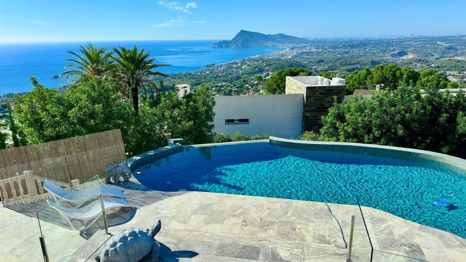 4 bedroom Villa for sale in Altea with pool garage - € 2,500,000 (Ref: 8599888)