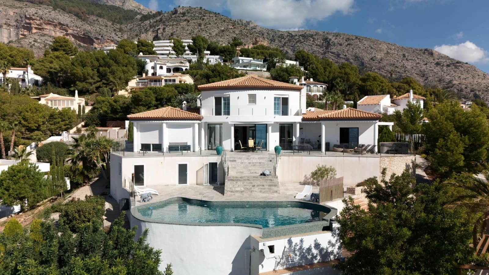 4 bedroom Villa for sale in Altea with pool garage - € 2,500,000 (Ref: 8599888)