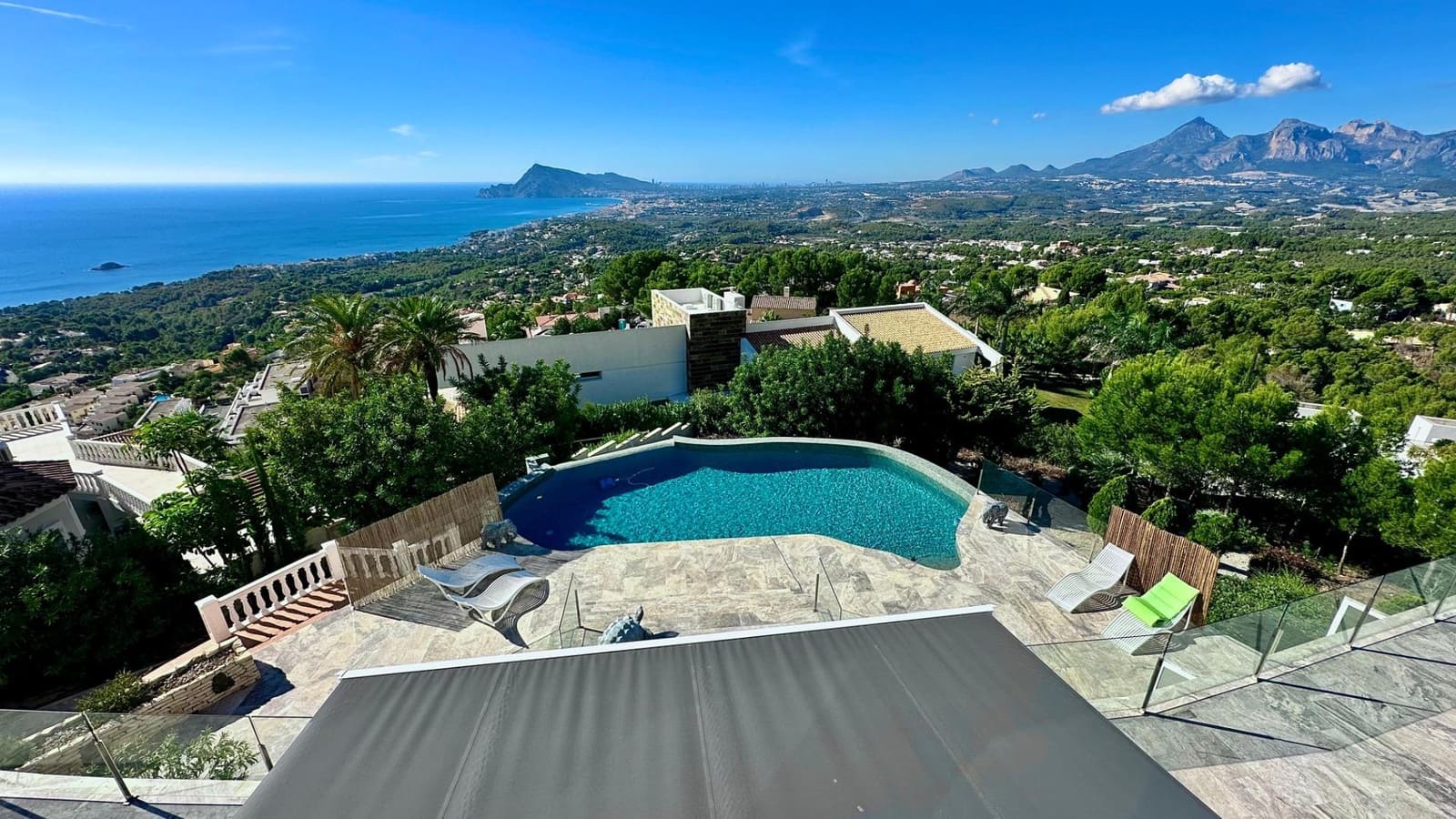 4 bedroom Villa for sale in Altea with pool garage - € 2,500,000 (Ref: 8599888)